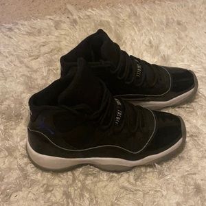 black jordan 11